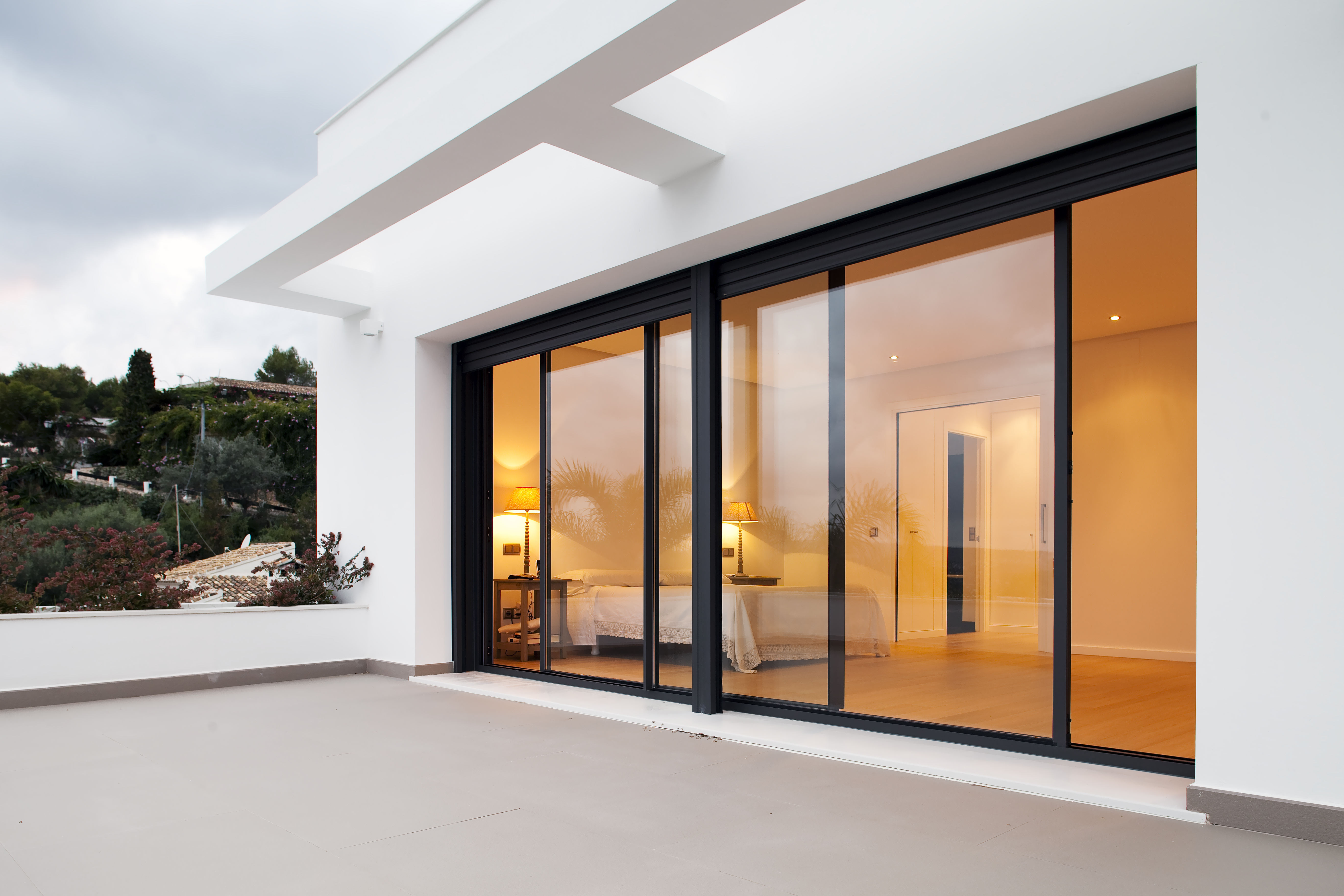 Aluminium sliding doors and windows are very common in modern house decoration. High-quality aluminium windows and doors not only complete the frame of your lovely house but also add some modern aesthetics to your home.