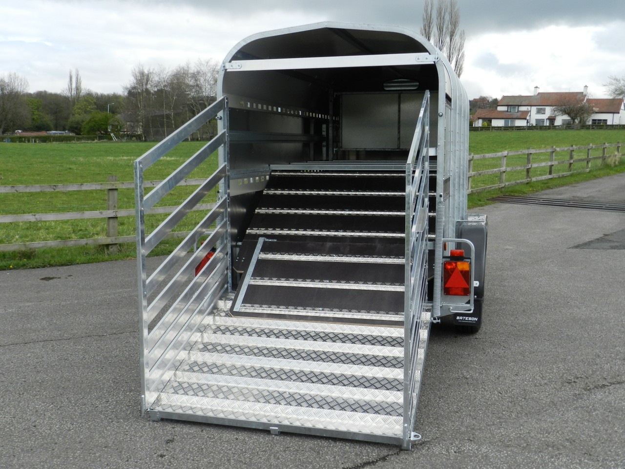 How To Get A Plant Trailer For A Discounted Price?